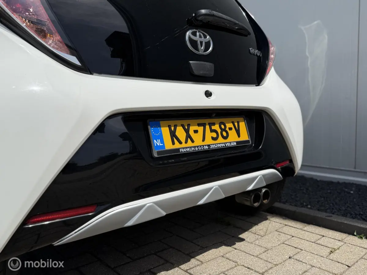 1.0 VVT-i x-sport uitvoering Airco NAP LM velgen
