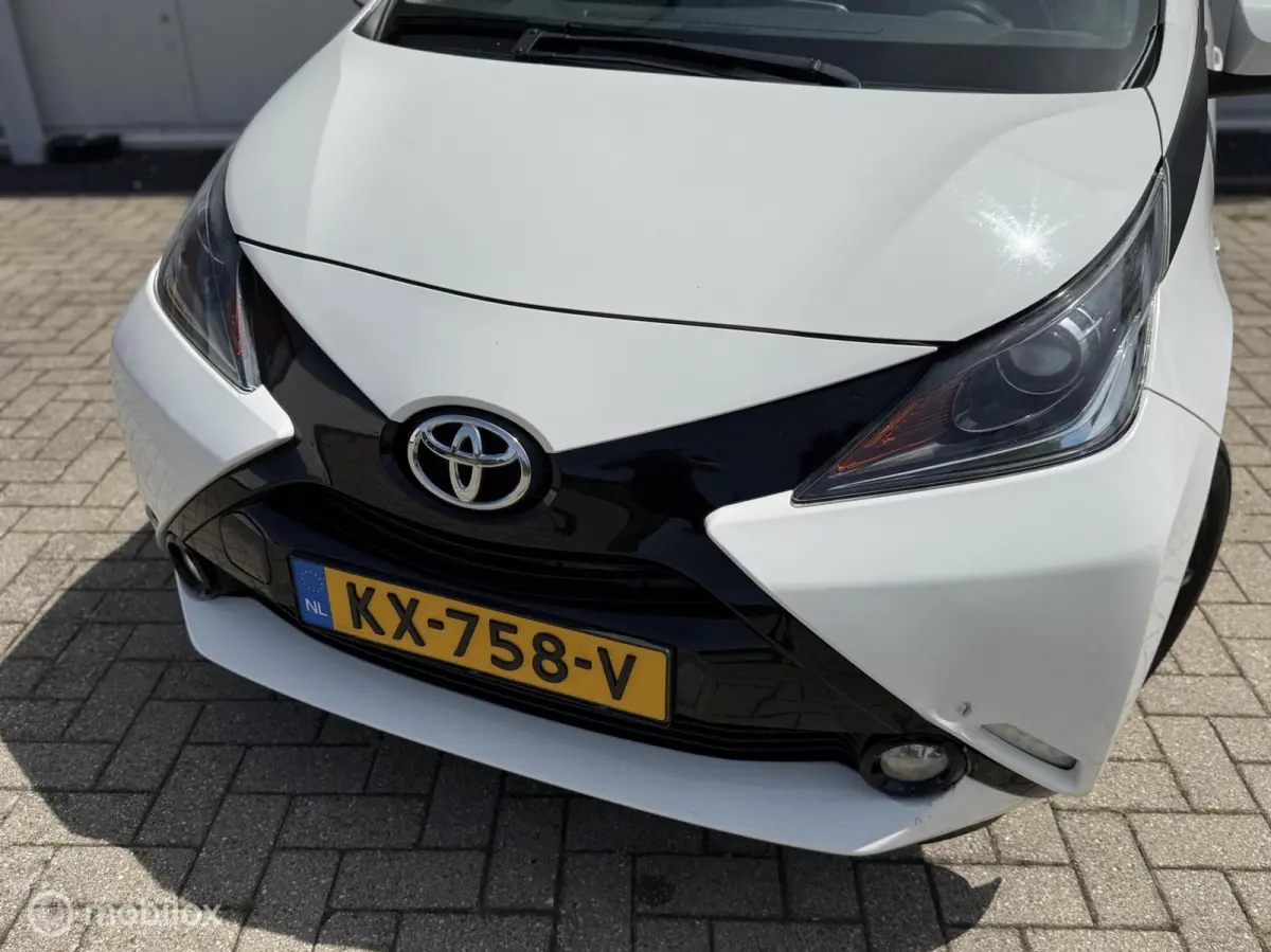 1.0 VVT-i x-sport uitvoering Airco NAP LM velgen