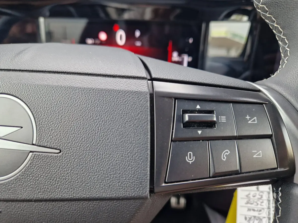 1.2 Hybrid GS 136PK Facelift /Led /Camera /DAB