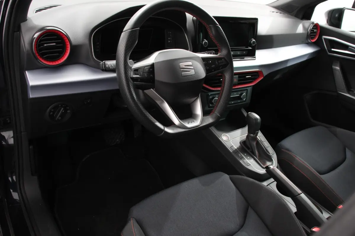 1.0 TSI 110pk DSG FR Automaat Navigatie Apple Carplay/Android Auto Camera Parkeersensoren Adaptive cruise control Keyless Entry/Start Virtual Cockpit Stoelverwarming Ledverlichting Getinte r