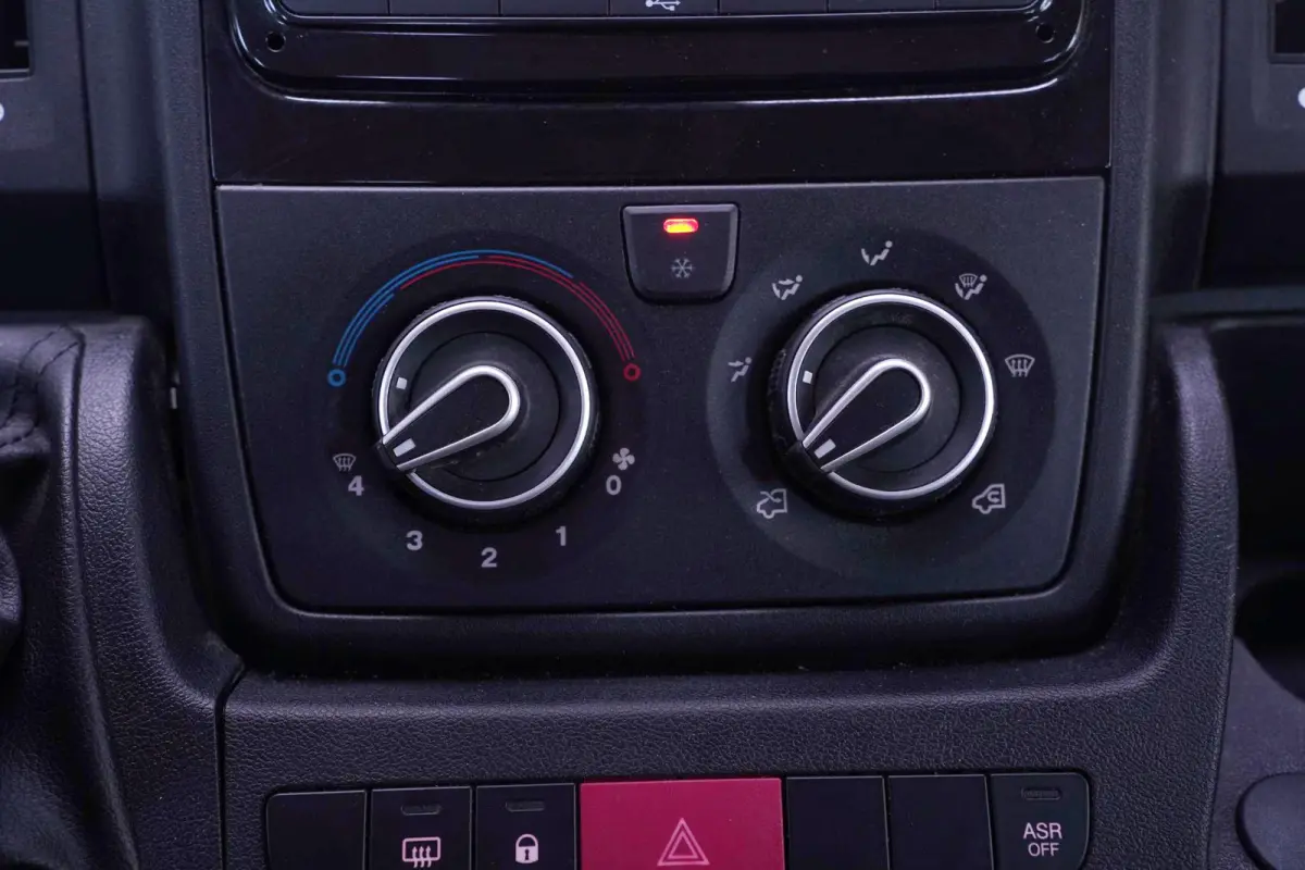 2.2d 140 pk Pick Up / Open Laadbak Dubbel Cabine 7p Airco, Cruise Control, LxBxH 280x210x40 cm