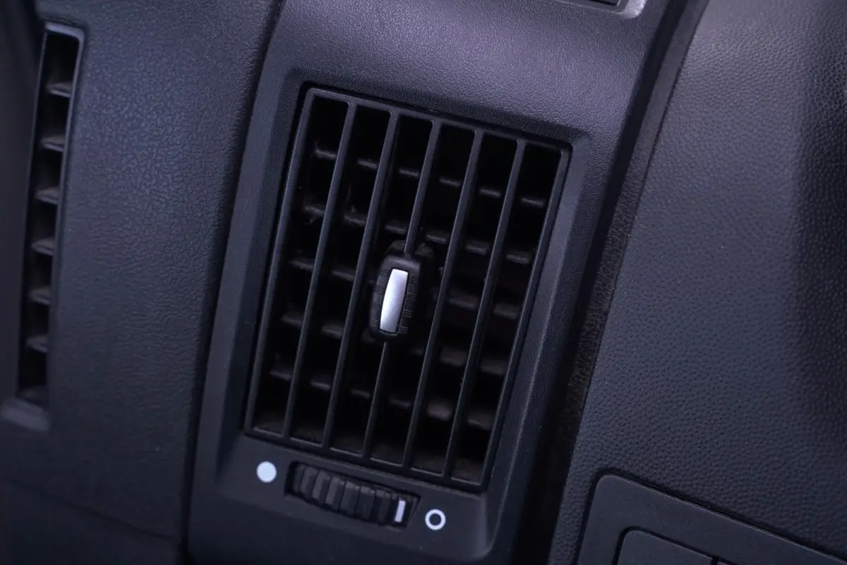 2.2d 140 pk Pick Up / Open Laadbak Dubbel Cabine 7p Airco, Cruise Control, LxBxH 280x210x40 cm