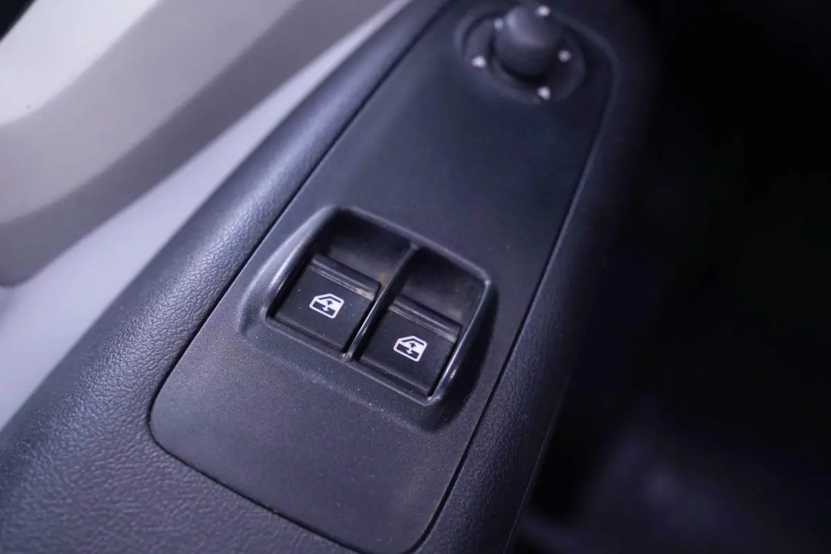 2.2d 140 pk Pick Up / Open Laadbak Dubbel Cabine 7p Airco, Cruise Control, LxBxH 280x210x40 cm
