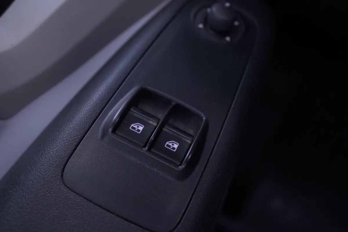 2.2d 140 pk Pick Up / Open Laadbak Dubbel Cabine 7p Airco, Cruise Control, LxBxH 280x210x40 cm
