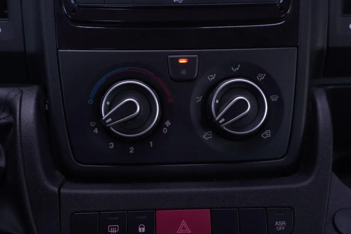 2.2d 140 pk Pick Up / Open Laadbak Dubbel Cabine 7p Airco, Cruise Control, LxBxH 280x210x40 cm