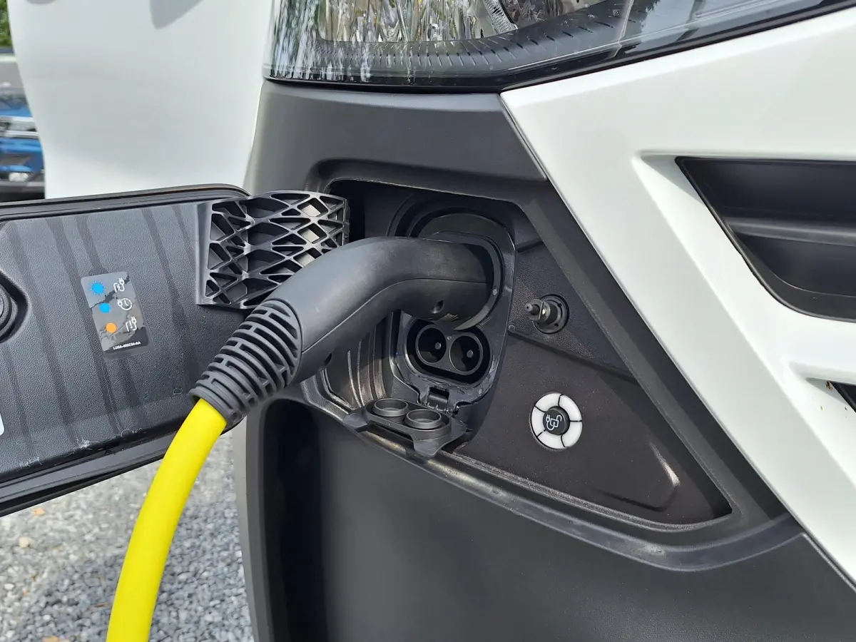 32 L1H1 100kW (Carplay,Pdc,Pomp,5j gar)