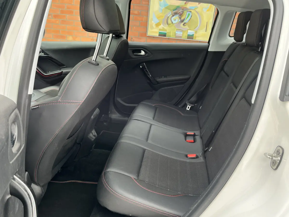 PureTech 110 GT-line | Trekhaak | Carplay/Android Auto | Panoramadak |