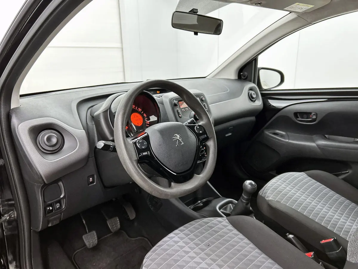 1.0 72pk Active | Airco | Bluetooth | IsoFix |