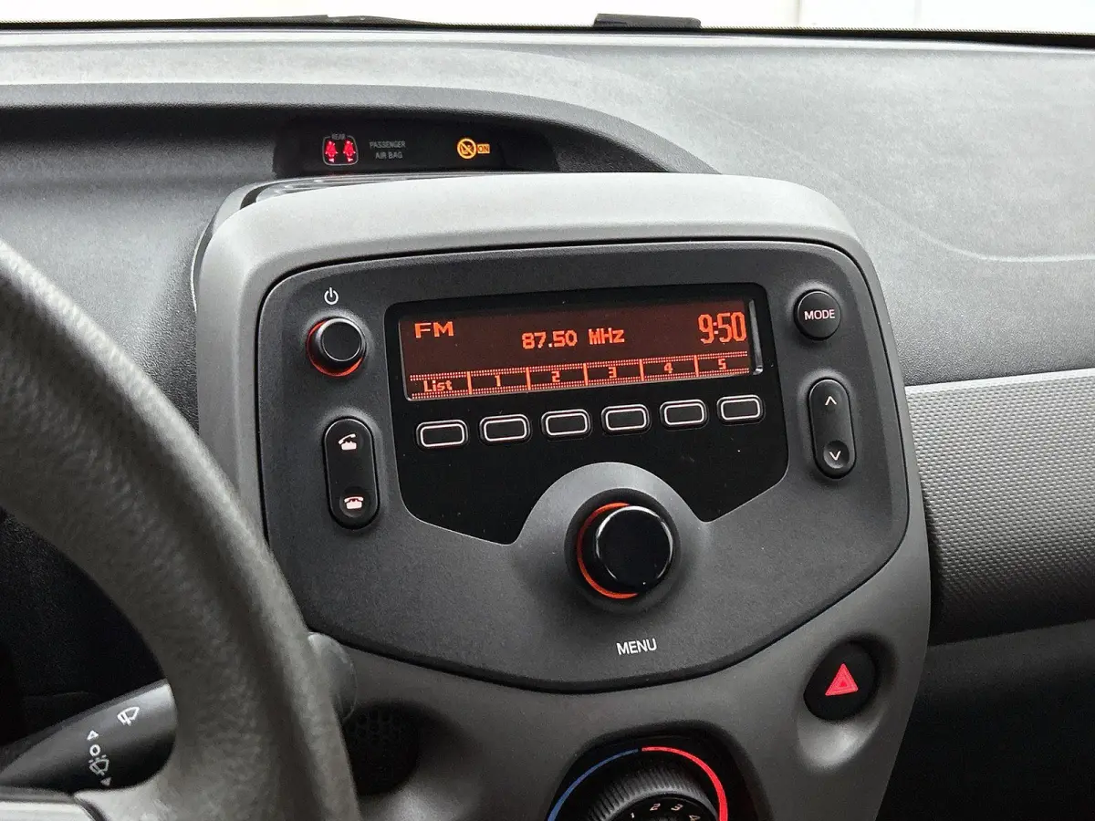 1.0 72pk Active | Airco | Bluetooth | IsoFix |