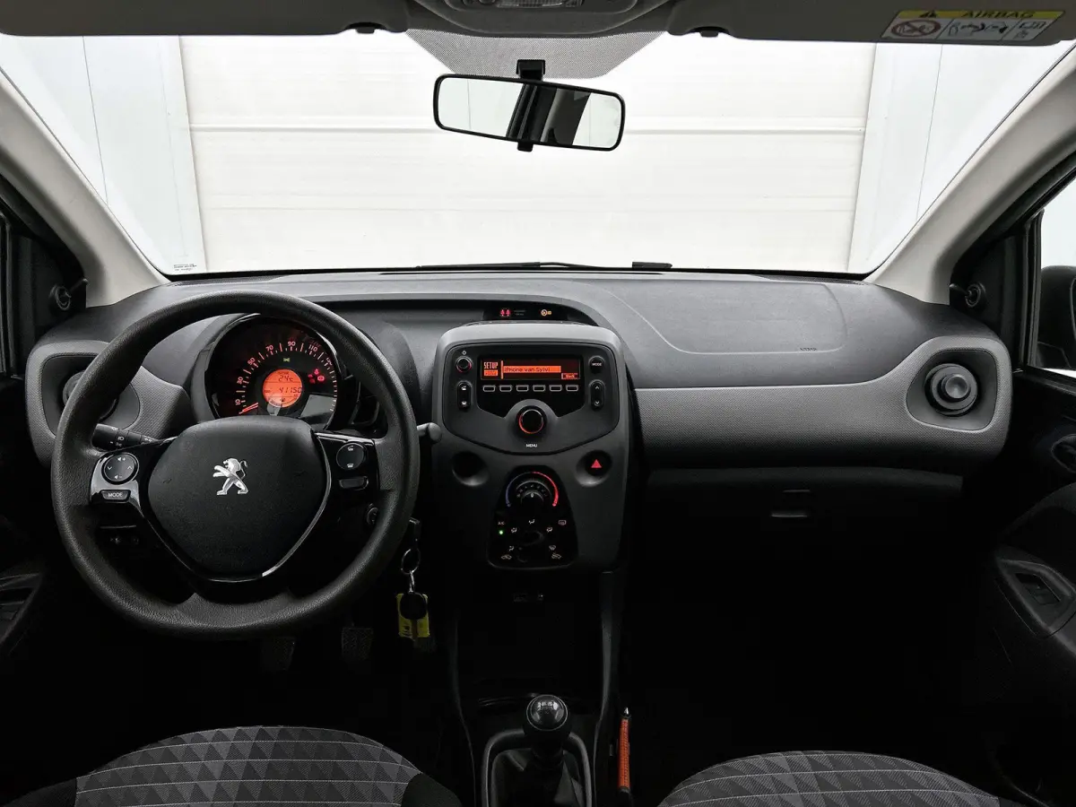 1.0 72pk Active | Airco | Bluetooth | IsoFix |