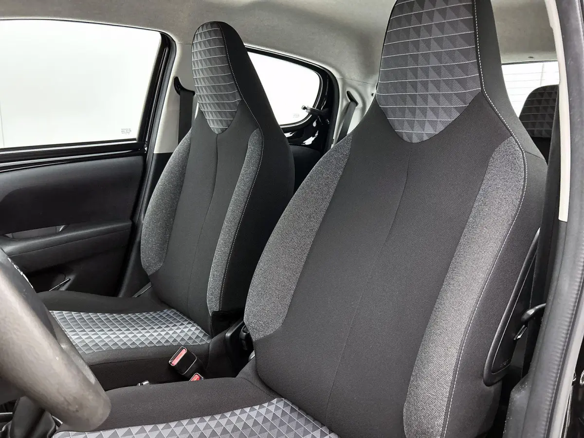 1.0 72pk Active | Airco | Bluetooth | IsoFix |