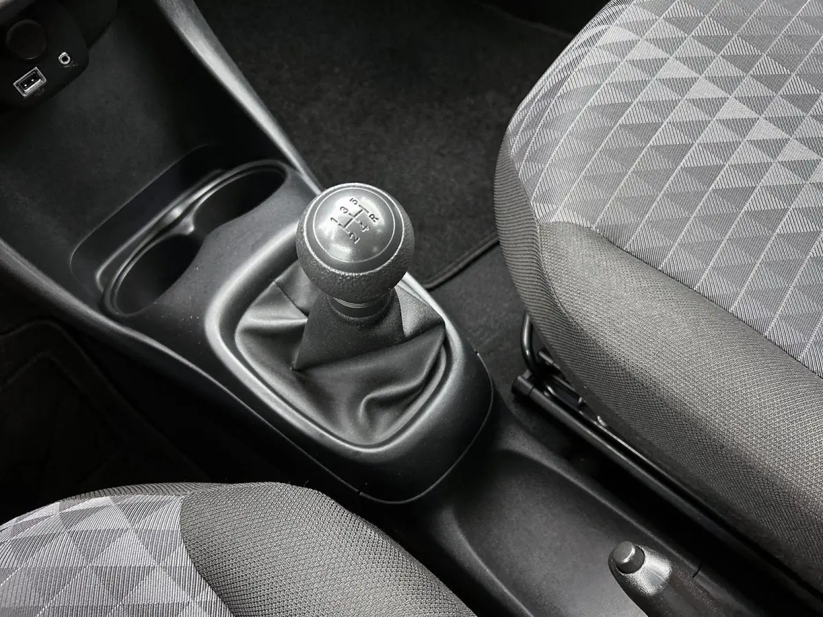 1.0 72pk Active | Airco | Bluetooth | IsoFix |