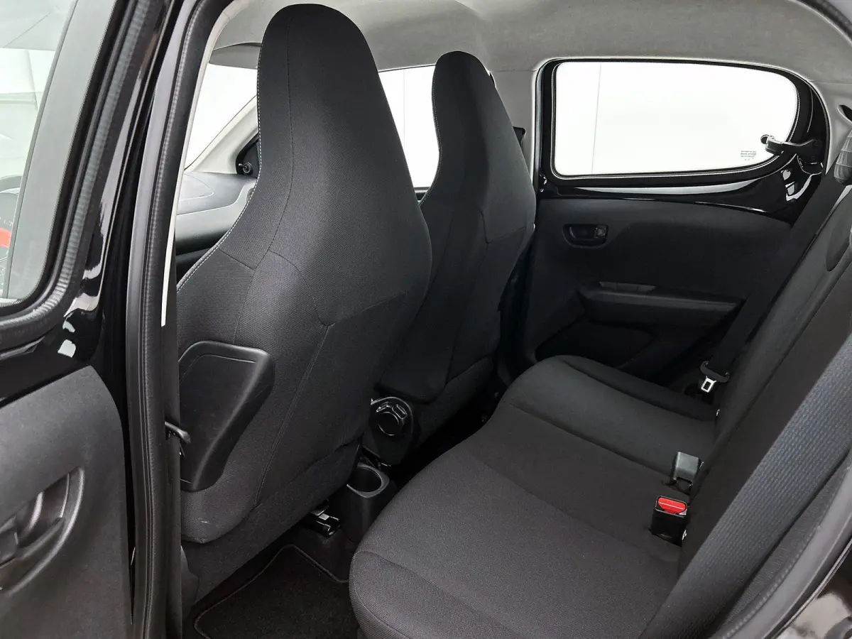 1.0 72pk Active | Airco | Bluetooth | IsoFix |