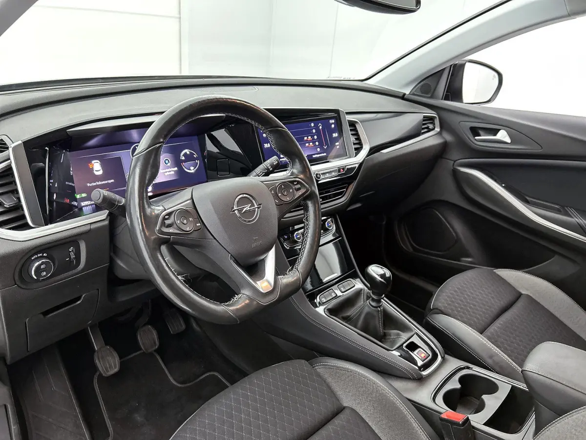 1.2 130pk GS Line | Navigatie | Elektrische Klep | Adaptieve Cruise Control | 360 Camera |Stoel-/Stuurverwarming | Navigatie | Climate Control | 18"LMV | Dodehoekdetectie |