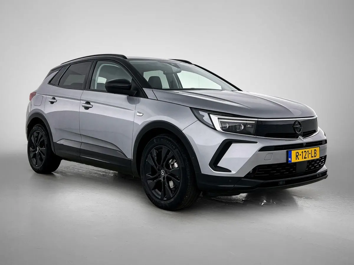 1.2 130pk GS Line | Navigatie | Elektrische Klep | Adaptieve Cruise Control | 360 Camera |Stoel-/Stuurverwarming | Navigatie | Climate Control | 18"LMV | Dodehoekdetectie |