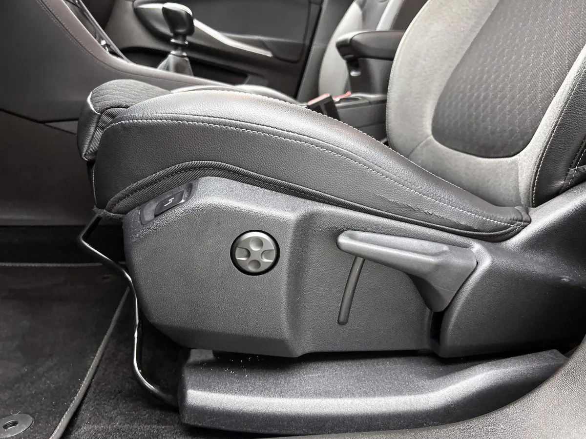 1.2 130pk GS Line | Navigatie | Elektrische Klep | Adaptieve Cruise Control | 360 Camera |Stoel-/Stuurverwarming | Navigatie | Climate Control | 18"LMV | Dodehoekdetectie |