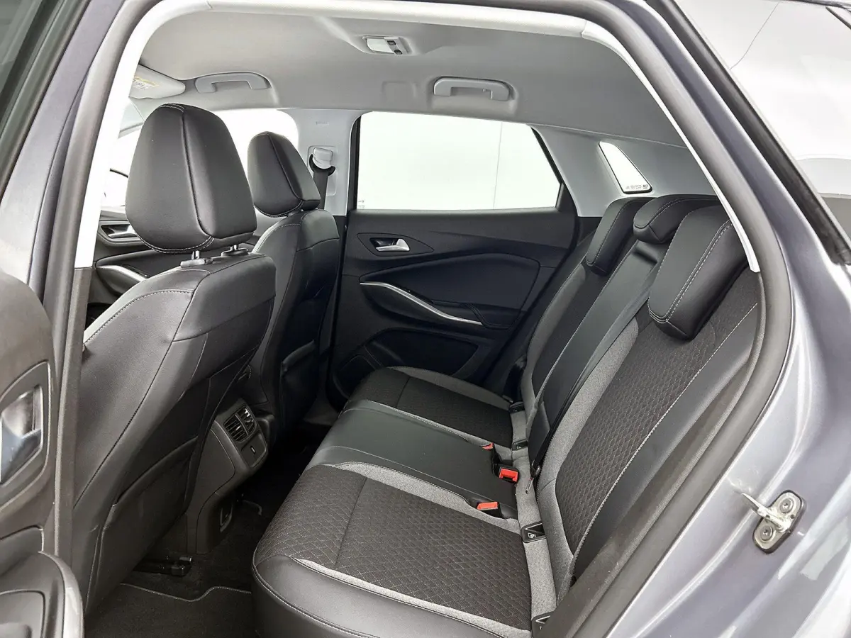 1.2 130pk GS Line | Navigatie | Elektrische Klep | Adaptieve Cruise Control | 360 Camera |Stoel-/Stuurverwarming | Navigatie | Climate Control | 18"LMV | Dodehoekdetectie |