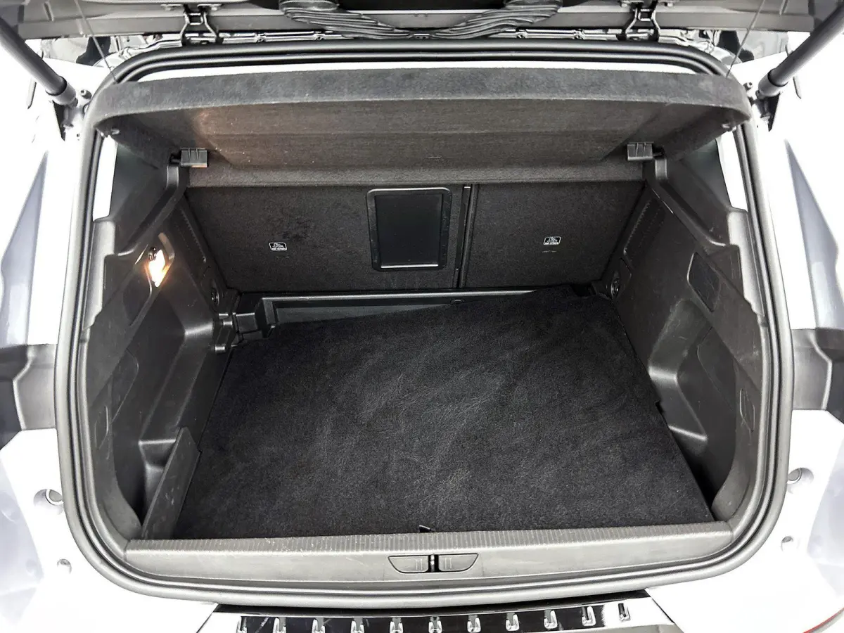 1.2 130pk GS Line | Navigatie | Elektrische Klep | Adaptieve Cruise Control | 360 Camera |Stoel-/Stuurverwarming | Navigatie | Climate Control | 18"LMV | Dodehoekdetectie |