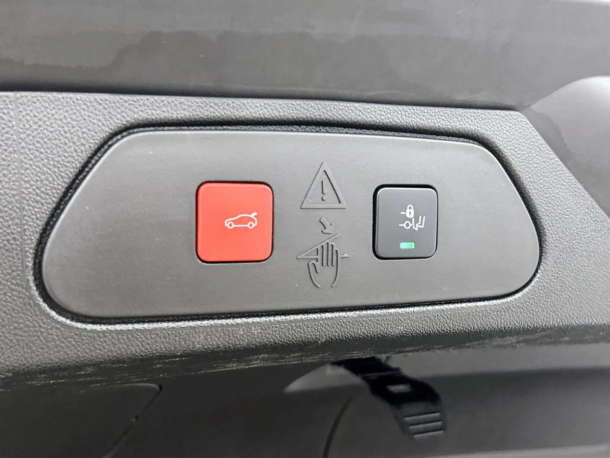 1.2 130pk GS Line | Navigatie | Elektrische Klep | Adaptieve Cruise Control | 360 Camera |Stoel-/Stuurverwarming | Navigatie | Climate Control | 18"LMV | Dodehoekdetectie |