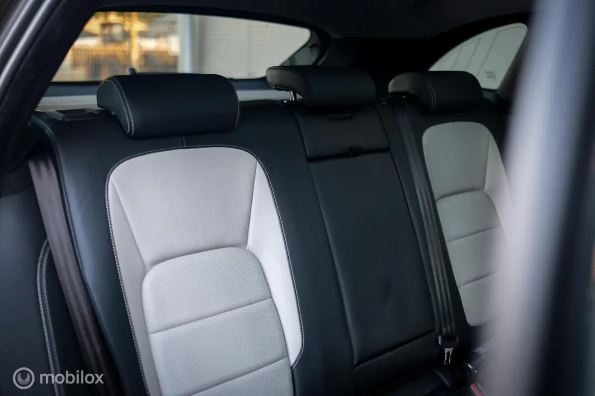 3.0 R-Sport AWD 30d | Dealer OH | Panorama | Meridian | Camera | Carplay | Nieuwe motor | rijklaar |