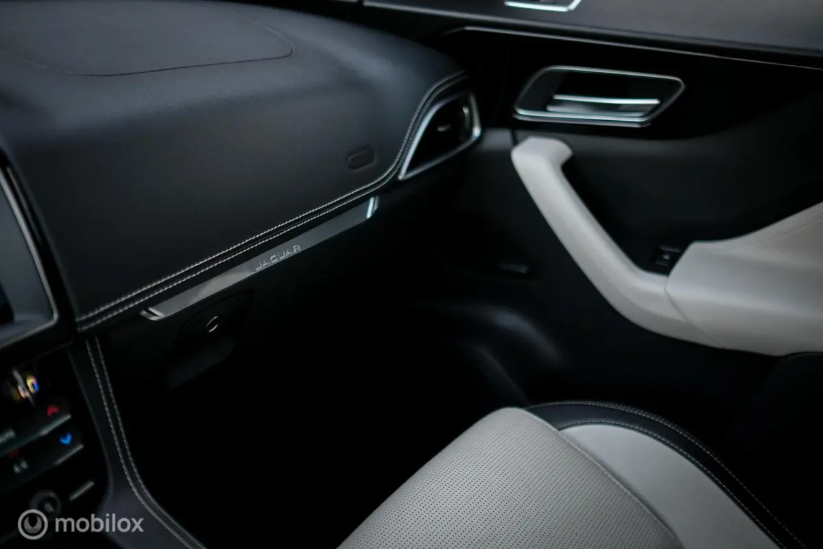 3.0 R-Sport AWD 30d | Dealer OH | Panorama | Meridian | Camera | Carplay | Nieuwe motor | rijklaar |