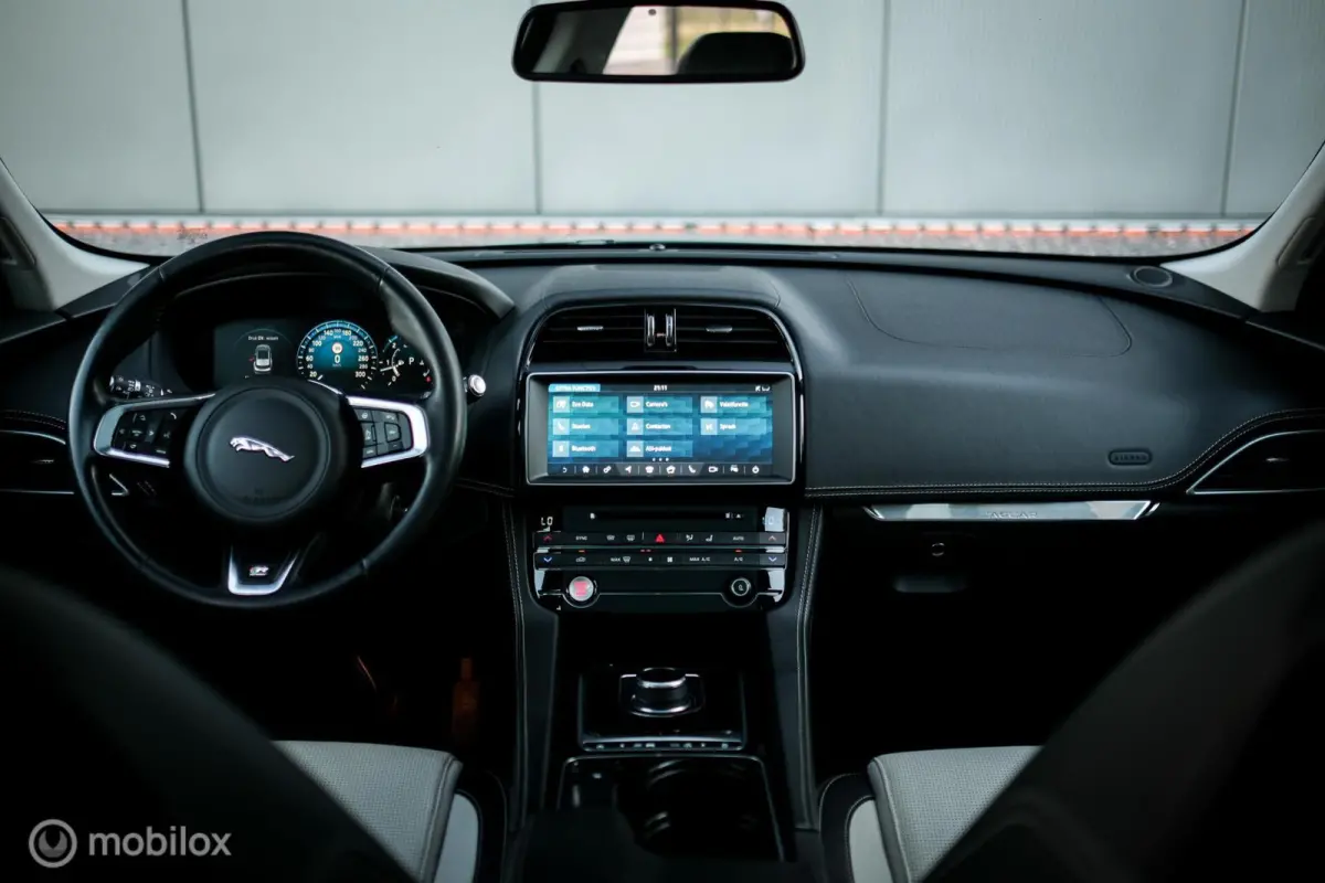 3.0 R-Sport AWD 30d | Dealer OH | Panorama | Meridian | Camera | Carplay | Nieuwe motor | rijklaar |