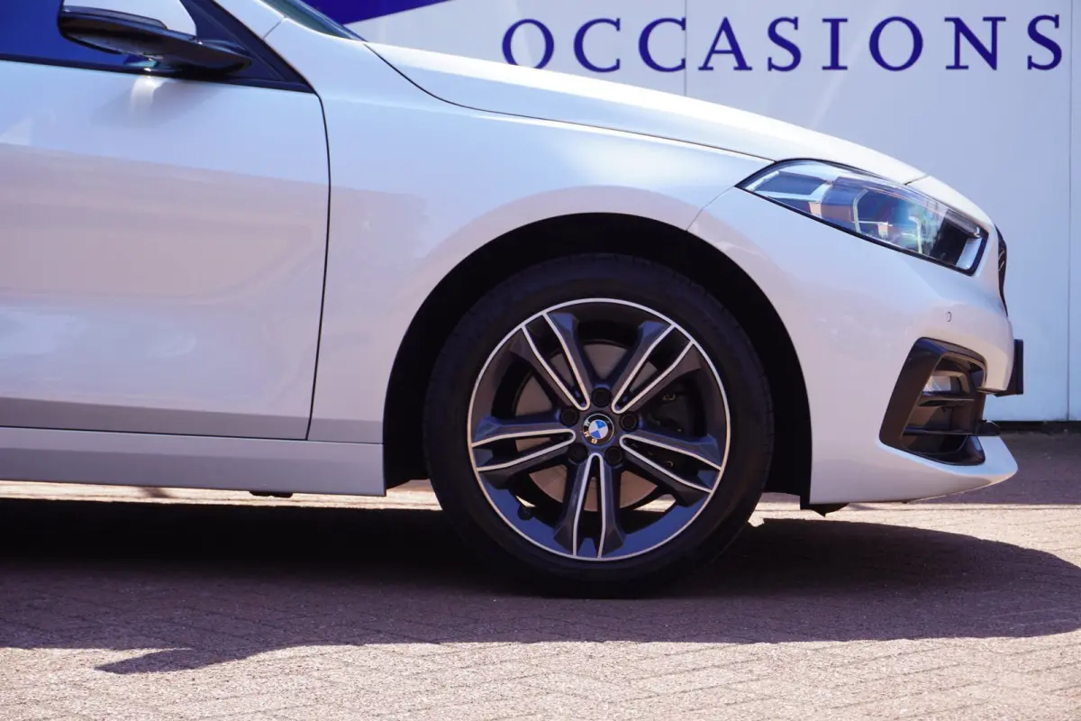118i Business Edition+Sportline+Led+leder+stoel-verw+Full-navigatie+Parel-White = NL=NIEUWSTAAT !!!
