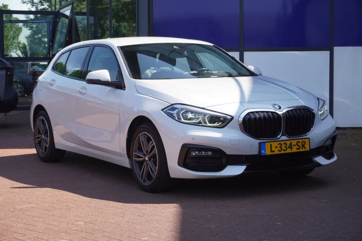 118i Business Edition+Sportline+Led+leder+stoel-verw+Full-navigatie+Parel-White = NL=NIEUWSTAAT !!!