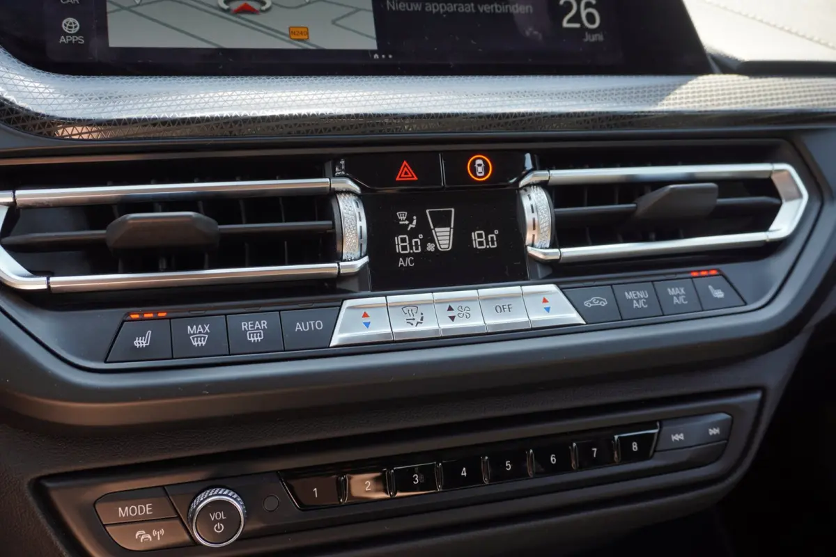 118i Business Edition+Sportline+Led+leder+stoel-verw+Full-navigatie+Parel-White = NL=NIEUWSTAAT !!!