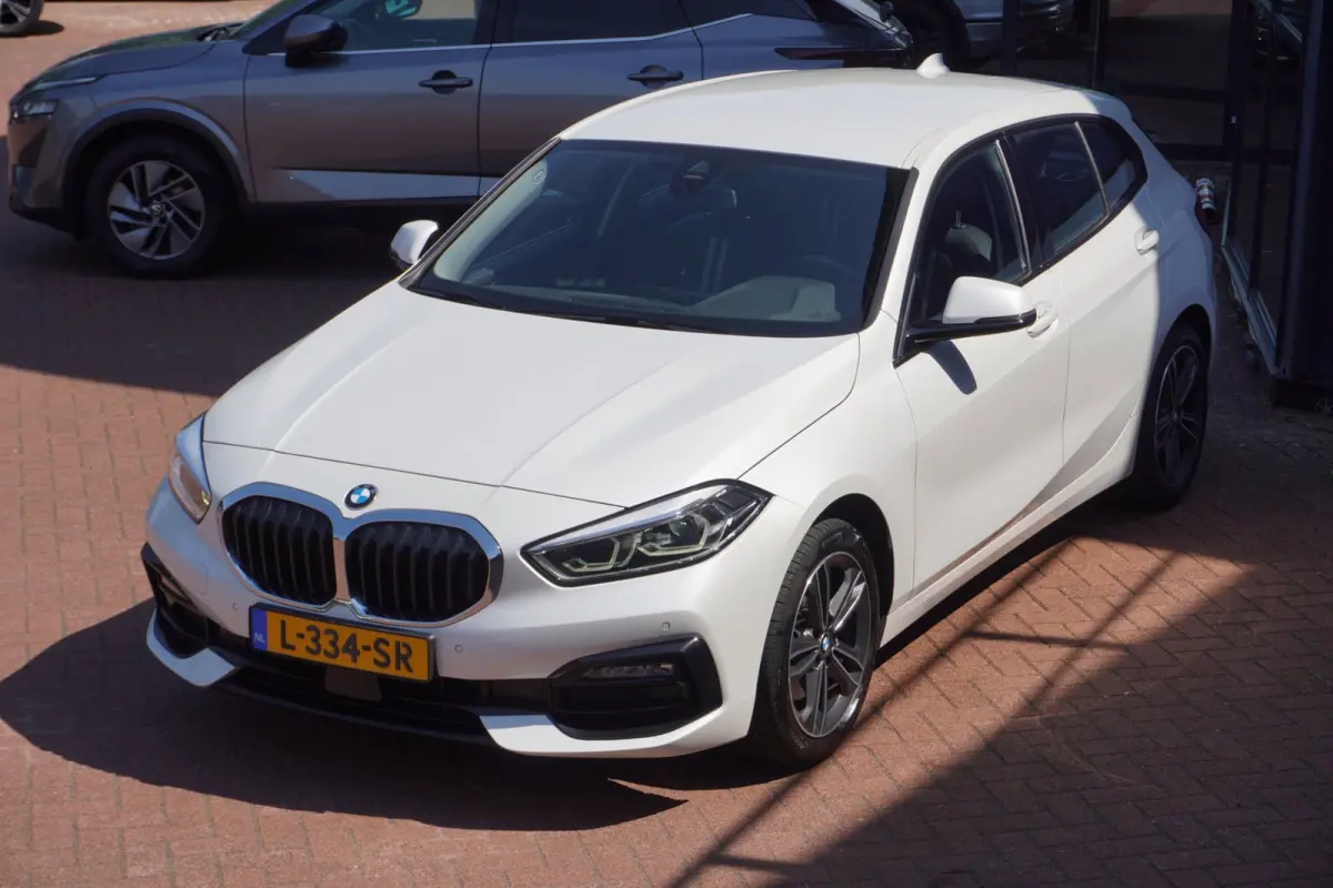 118i Business Edition+Sportline+Led+leder+stoel-verw+Full-navigatie+Parel-White = NL=NIEUWSTAAT !!!