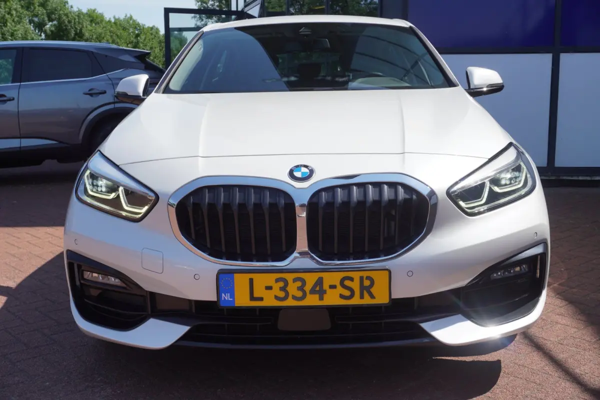 118i Business Edition+Sportline+Led+leder+stoel-verw+Full-navigatie+Parel-White = NL=NIEUWSTAAT !!!