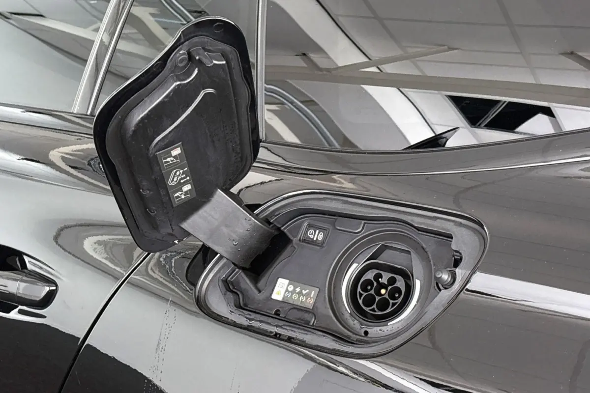 1.6 HYbrid GT Line 225 PK Stoelverwarming Keyless Achteruitrijcamera