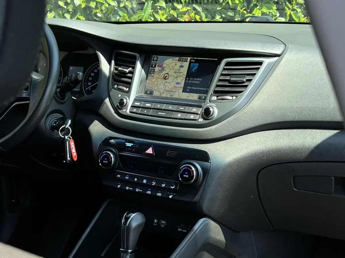 1.6 T-GDi, NAVIGATIE, CAMERA, CLIMATE CONTROL, CRUISE CONTROL, STOELVERWARMING, LED, LICHTMETAAL 19"