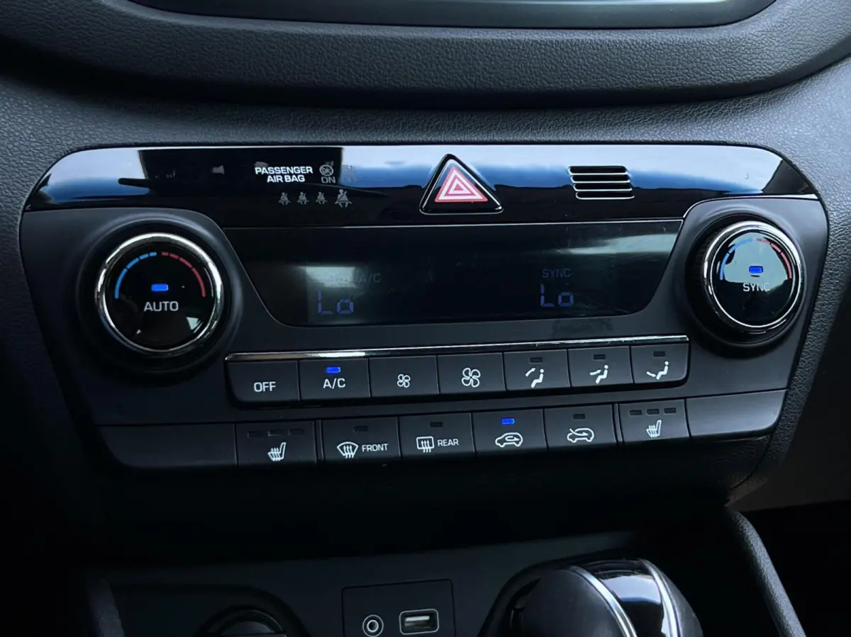 1.6 T-GDi, NAVIGATIE, CAMERA, CLIMATE CONTROL, CRUISE CONTROL, STOELVERWARMING, LED, LICHTMETAAL 19"