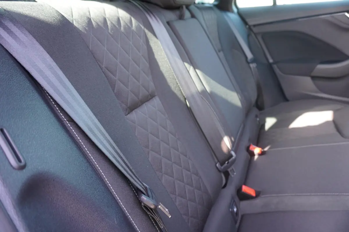 1.0 TSI 110pk Sport Business | Trekhaak | Apple CarPlay/Android Auto | Automatische Airco | PDC Achter