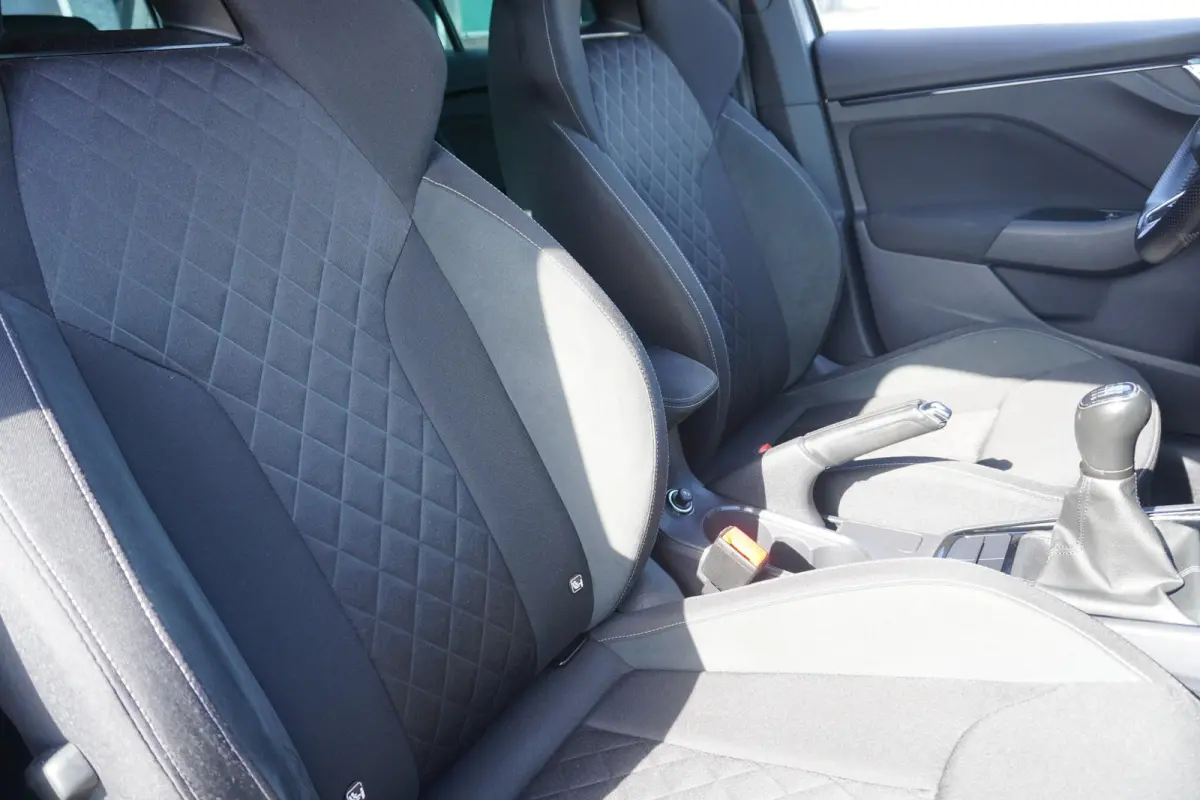 1.0 TSI 110pk Sport Business | Trekhaak | Apple CarPlay/Android Auto | Automatische Airco | PDC Achter