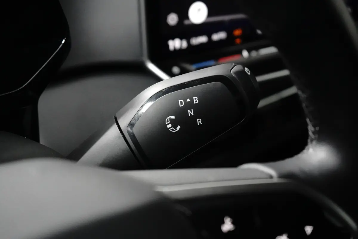 58KWH 204PK Pure | STOEL + STUURVERW. | CAMERA | APP. CONNECT | ADAPT. CRUISE | CLIMATE CONTROL | FULL LED
