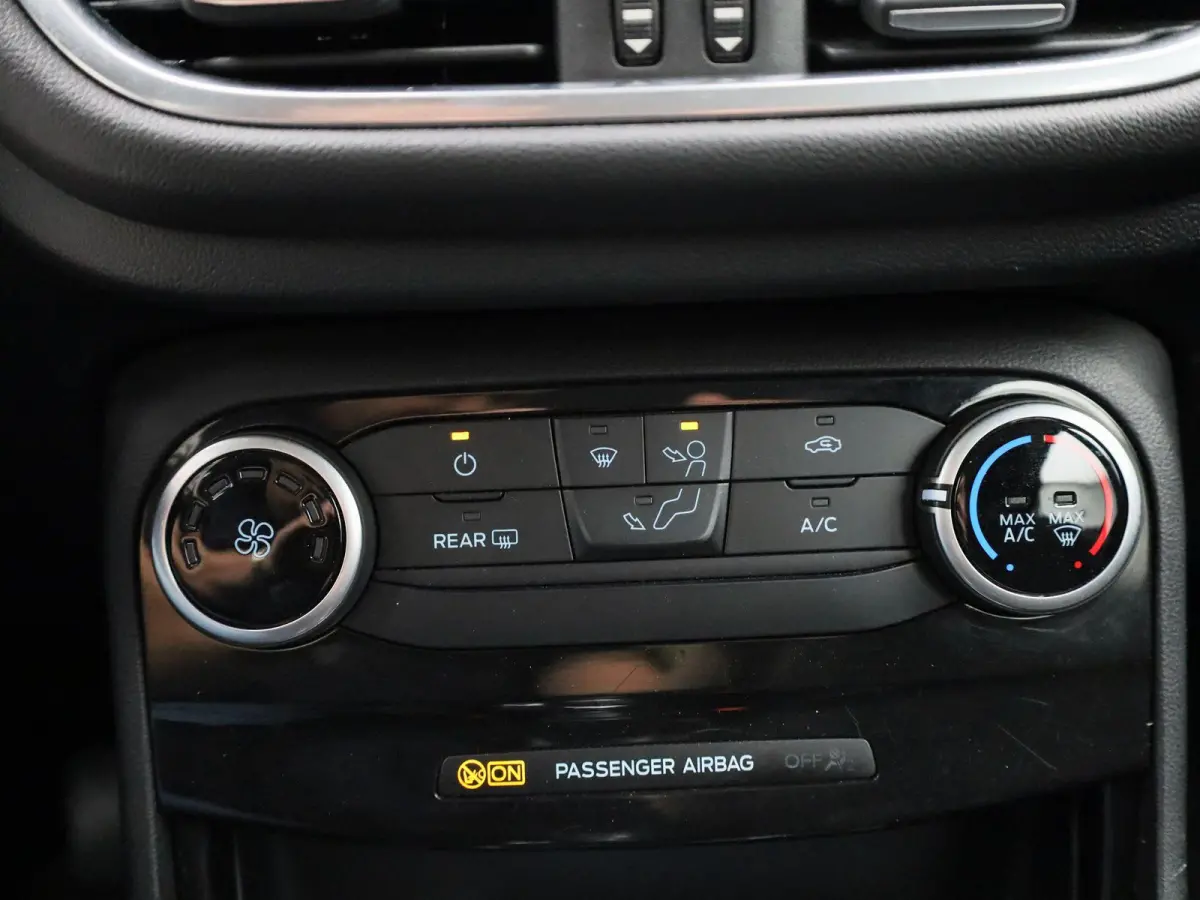 1.0 EcoBoost Titanium | LED | Airco | LMV | Cruise Control | Navi | Apple Carplay/Android Auto |