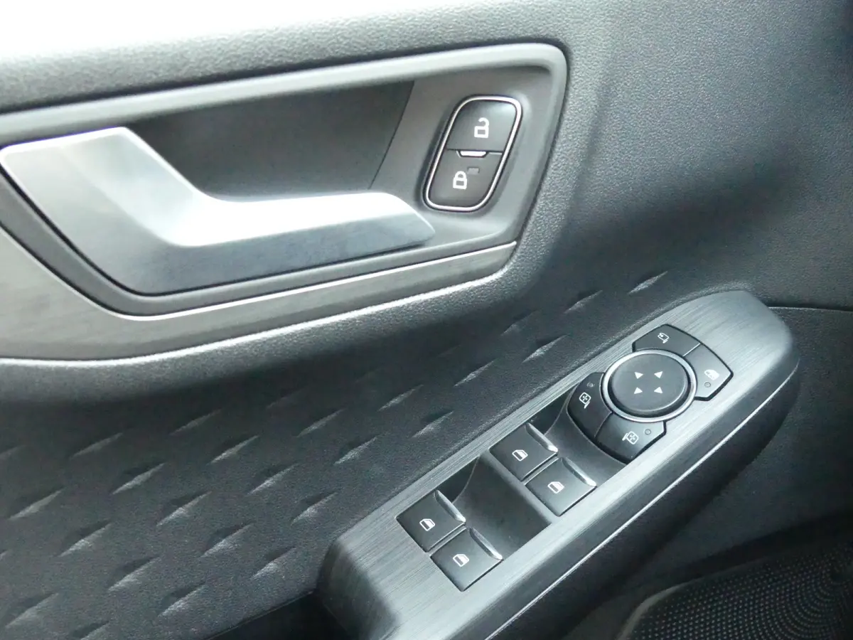 1.5 EcoBoost Titanium | TREKHAAK | CAMERA | PARKEERSENSOREN V+A | APPLE CARPLAY / ANDROID AUTO | NAVI | LMV 17" |