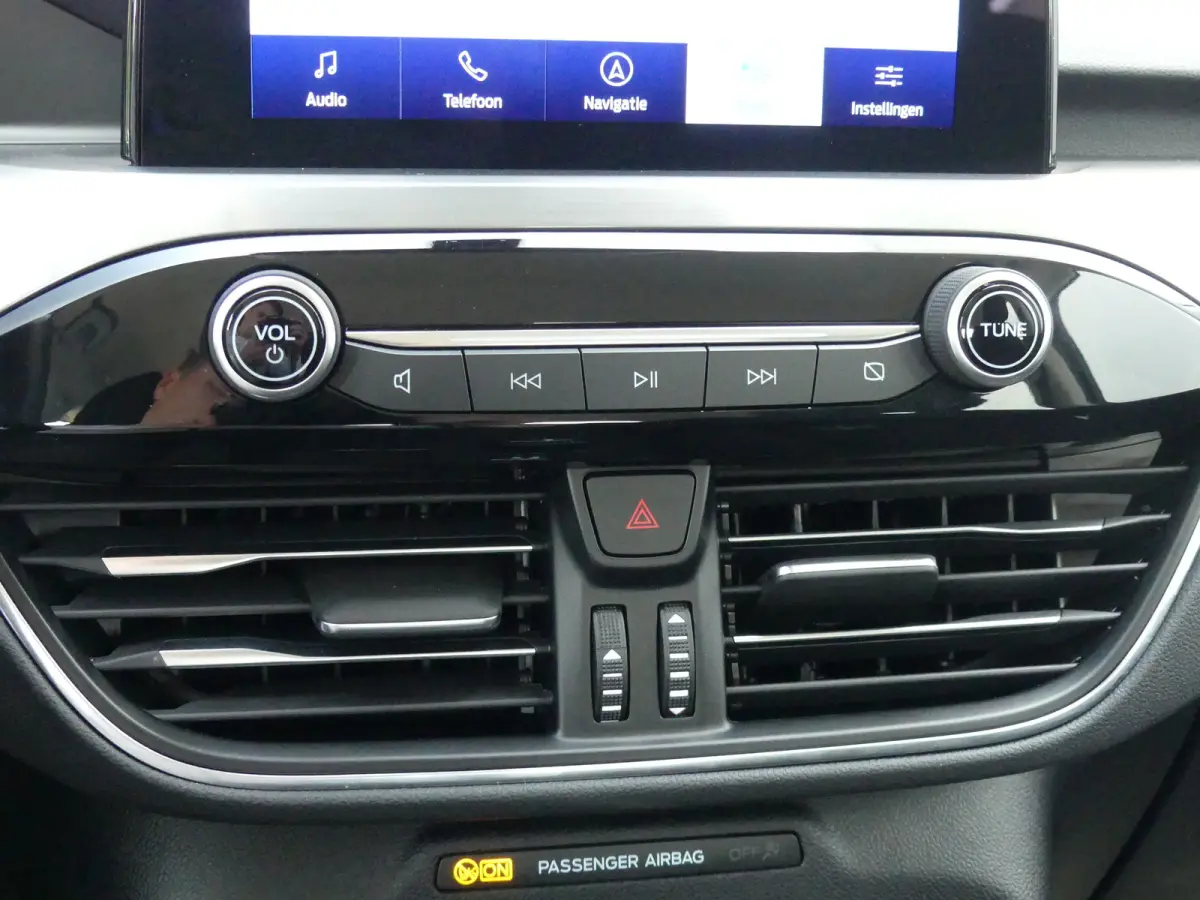 1.5 EcoBoost Titanium | TREKHAAK | CAMERA | PARKEERSENSOREN V+A | APPLE CARPLAY / ANDROID AUTO | NAVI | LMV 17" |