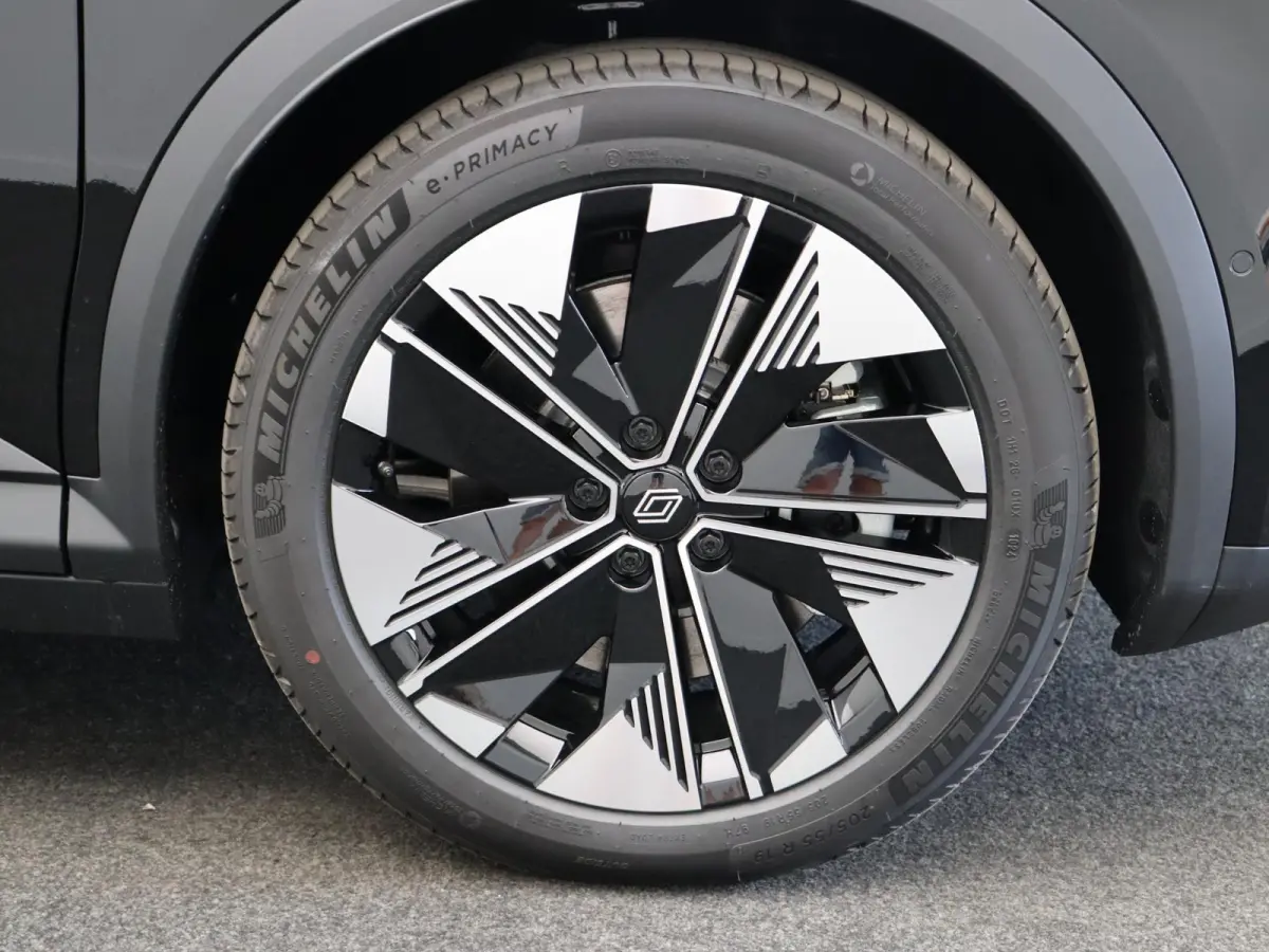 EV60 comfort range techno | Vijf jaar garantie | Active driver assist | All season banden | 360 graden camera |