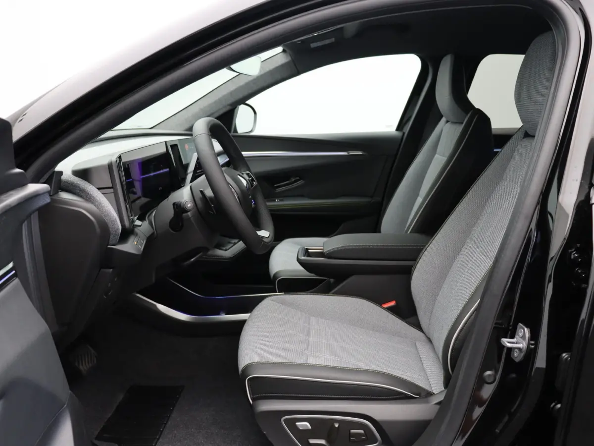 EV60 comfort range techno | Vijf jaar garantie | Active driver assist | All season banden | 360 graden camera |