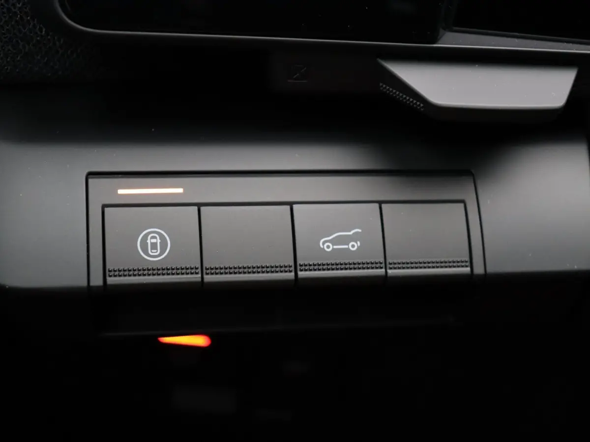 EV60 comfort range techno | Vijf jaar garantie | Active driver assist | All season banden | 360 graden camera |