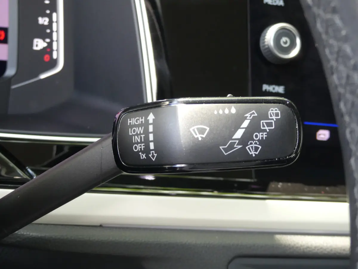 1.0 TSI Highline | ADAPTIVE CRUISE | STOELVERWARMING | APPLE CARPLAY / ANDROID AUTO | NAVI | LMV 16" |