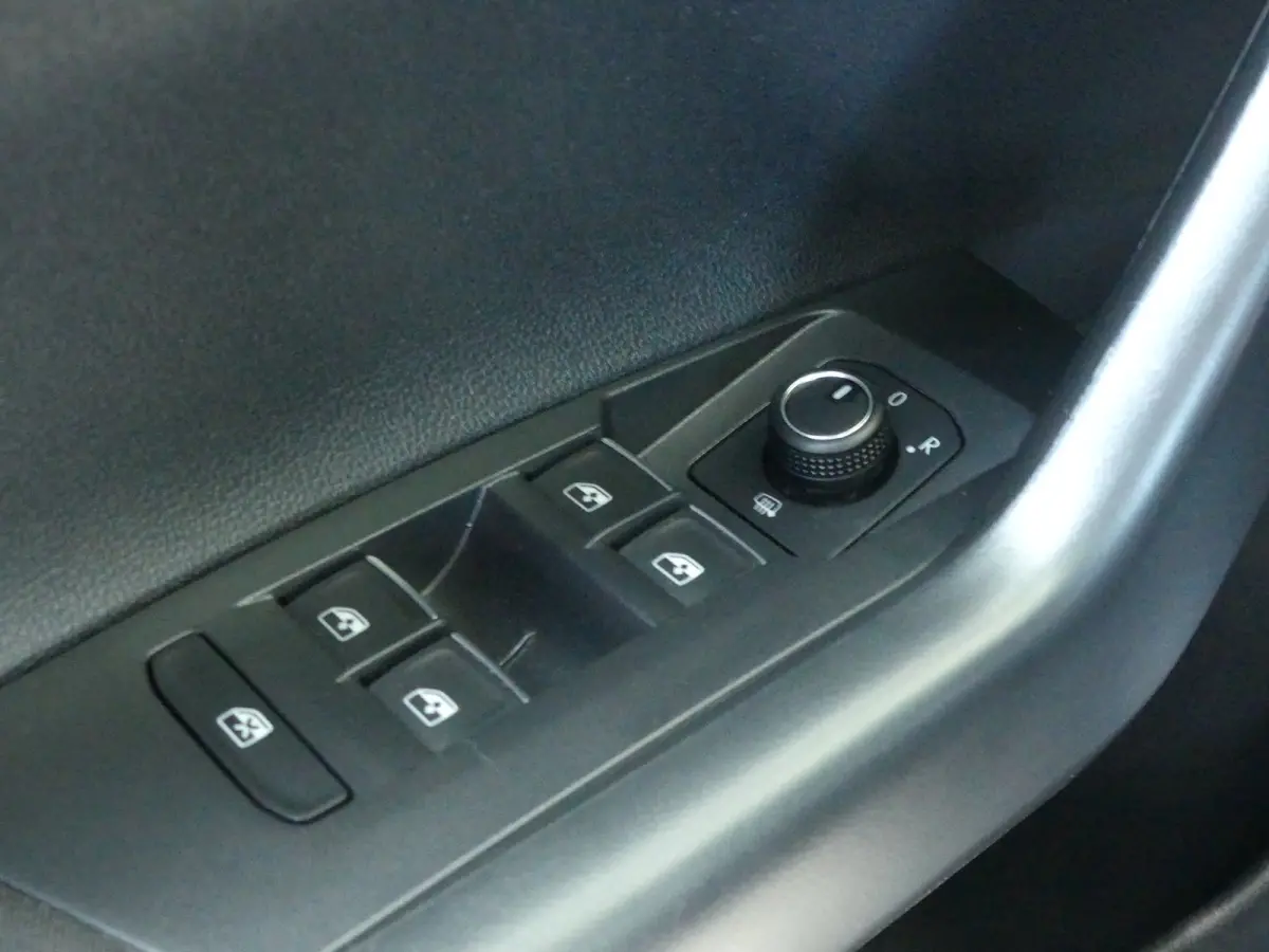 1.0 TSI Highline | ADAPTIVE CRUISE | STOELVERWARMING | APPLE CARPLAY / ANDROID AUTO | NAVI | LMV 16" |