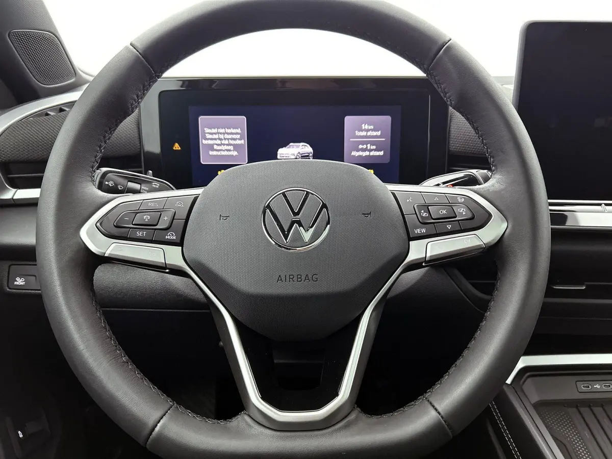 1.5 eTsi Style First Edition 116 PK Automaat | Panoramaschuif-kanteldak | Black style | Navigatie | Apple Carplay draadloos | Android Auto draadloos | IQ Lights | Camera | Ruiten getint | 18