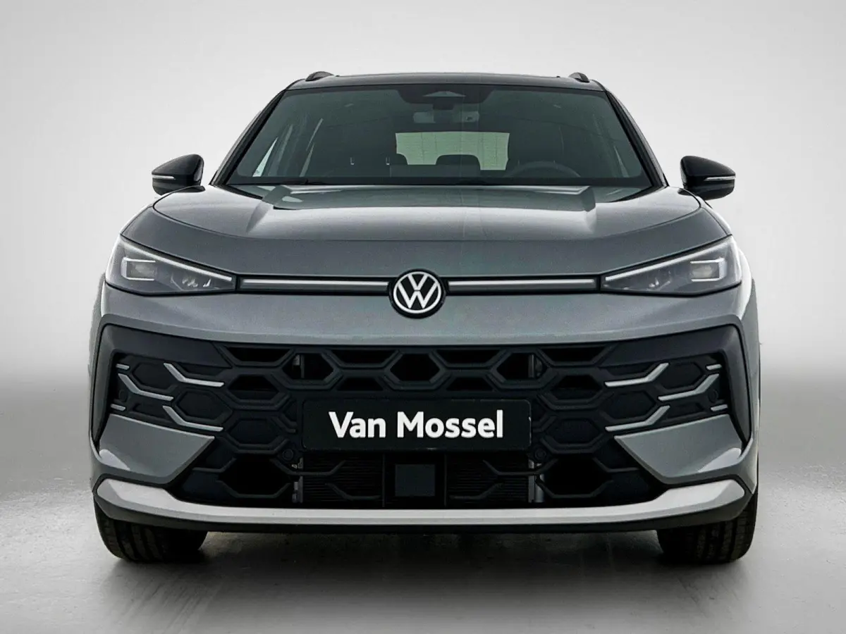 1.5 eTsi Style First Edition 116 PK Automaat | Panoramaschuif-kanteldak | Black style | Navigatie | Apple Carplay draadloos | Android Auto draadloos | IQ Lights | Camera | Ruiten getint | 18