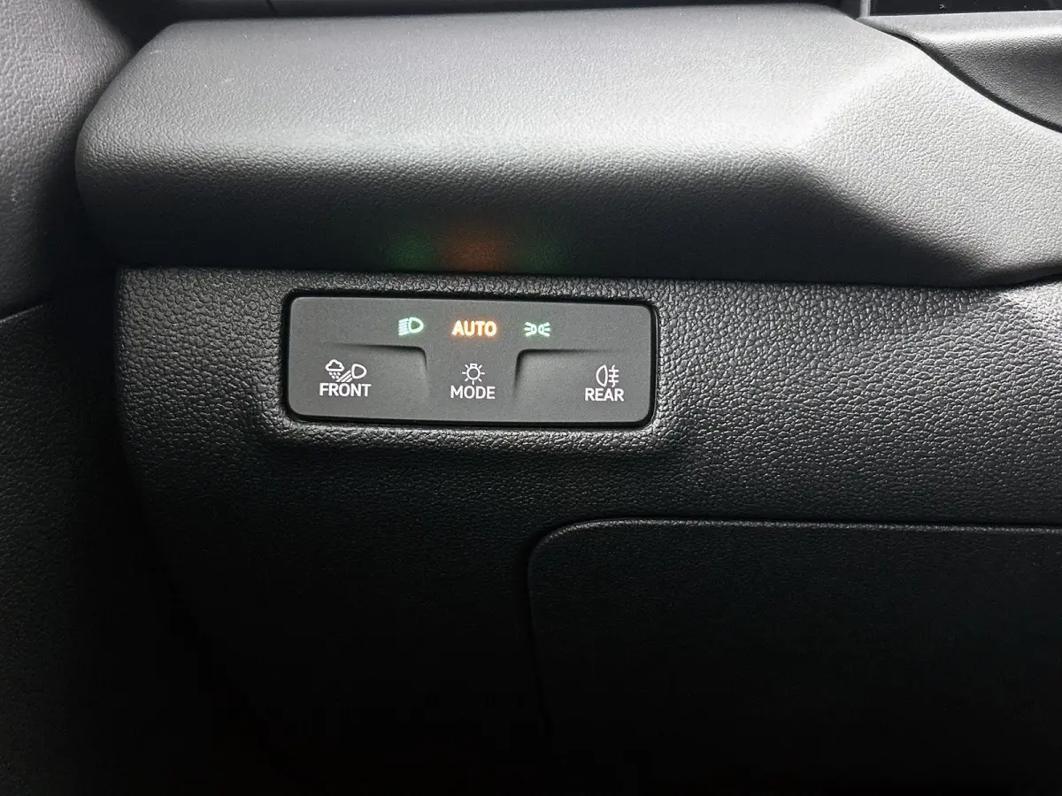1.5 eTsi Style First Edition 116 PK Automaat | Panoramaschuif-kanteldak | Black style | Navigatie | Apple Carplay draadloos | Android Auto draadloos | IQ Lights | Camera | Ruiten getint | 18