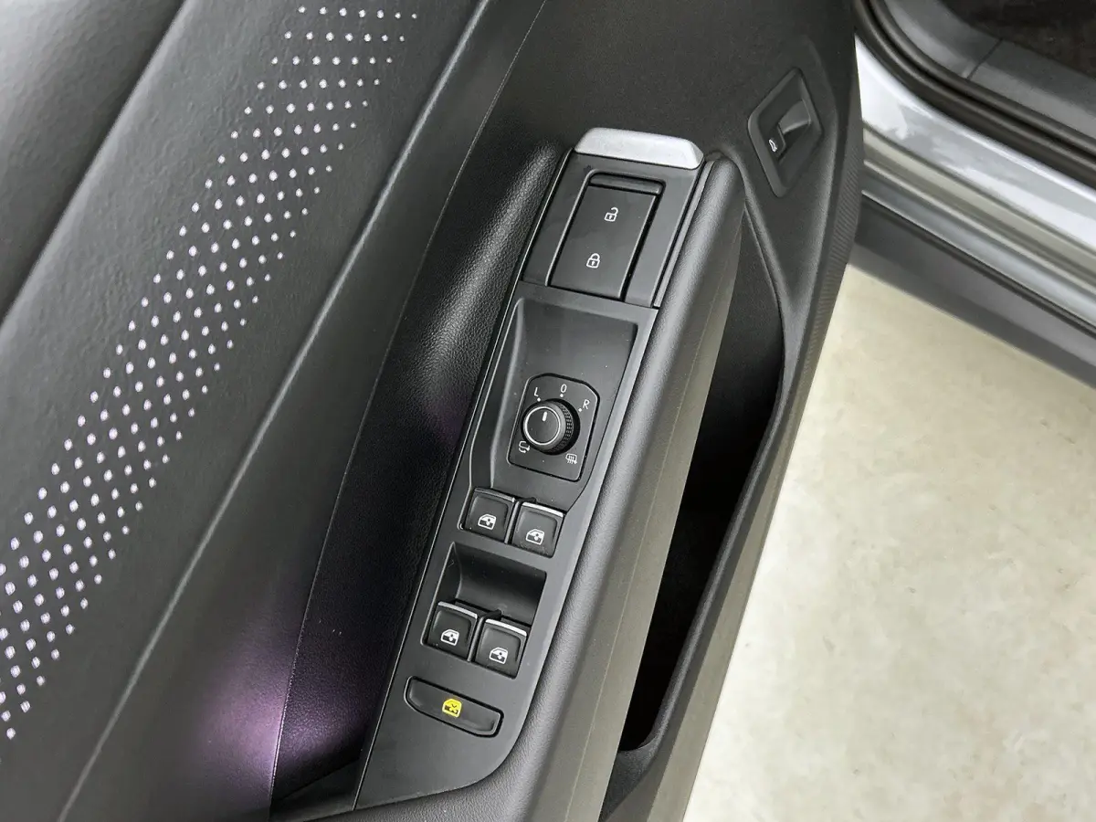1.5 eTsi Style First Edition 116 PK Automaat | Panoramaschuif-kanteldak | Black style | Navigatie | Apple Carplay draadloos | Android Auto draadloos | IQ Lights | Camera | Ruiten getint | 18