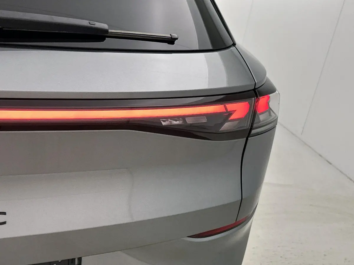 1.5 eTsi Style First Edition 116 PK Automaat | Panoramaschuif-kanteldak | Black style | Navigatie | Apple Carplay draadloos | Android Auto draadloos | IQ Lights | Camera | Ruiten getint | 18